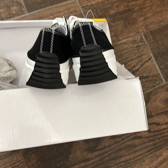 🚨🚨SOLD ON LIVE SHOW🚨🚨 Platform sneakers 👟 - Picture 4 of 7